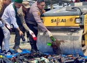 Polres Lampung Selatan Musnahkan Ratusan Botol Miras