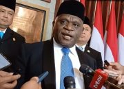 Menteri HAM Natalius Pigai Minta Penggunaan Senjata Api Dievaluasi