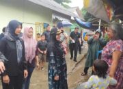 Pulang Umroh, Walikota Eva Dwiana Langsung Kunjungi Korban Banjir Bandar Lampung