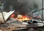 Diduga Korsleting Listrik Gudang Bantal di Pesawaran Ludes Terbakar
