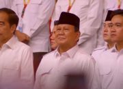 HUT Gerindra ke 17, Prabowo Diapit Jokowi dan Gibran