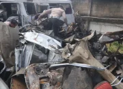 Penampakan Truk Angkut Galon dan Deretan Mobil Kecelakaan Maut di Gerbong Tol Ciawi, Ringsek Tak Berbentuk