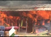 Emak emak di Muaro Jambi Bakar Belasan Warung Remang remang Kesal Suami Suka Mampir