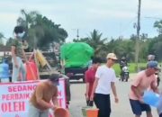 Sekelompok Pemuda di Pringsewu Perbaiki Jalan Rusak Secara Swadaya