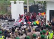PSU Pesawaran Mulai Panas, Demo AMPP Depan KPU Ricuh