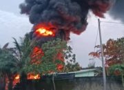 Gudang Penimbunan BBM di Lampung Selatan Terbakar Hebat