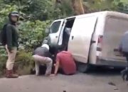 Truk Fuso vs Grand Max Bawa Uang ATM Tabrakan di Muoro Jambi, Sopir Minibus Tewas