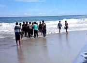 2 Wisatawan Tenggelam di Pantai Mandiri Pesisir Barat, 1 Belum Ditemukan