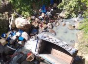 Kecelakaan Maut, Truk Terjun Bebas di Jembatan Way Sindi Pesisir Barat, 2 Orang Dikabarkan Meninggal 11 Orang Luka Luka