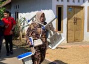 Heboh, Orang Tua Murid di Lebak Diminta Ganti Meja Kursi Sekolah Rusak
