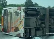 Bus Miyor Terguling di Tol Kayu Agung KM 356, 1 Tewas dan 4 Luka luka