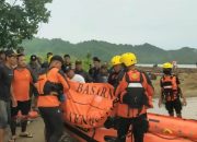 Tragis, Selamatkan Putranya, Seorang Ayah Tewas Tenggelam di Pantai Umbar Tanggamus