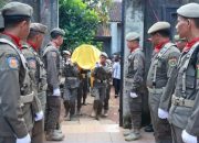 Mantan Wagub Lampung Bachtiar Basri Dimakamkan di Belakang Rumah