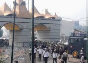 Demo Petani Singkong di DPRD Lampung Ricuh, Massa Lempar Batu Polisi Balas Tembakan Water Canon
