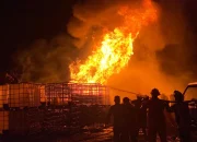 Gudang Penimbunan BBM di Bandar Lampung Kebakaran