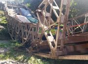 Jembatan Ambruk di Lahat, Empat Truk Batu Bara Terperosok