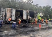 Truk Kontainer Ekspedisi Terbakar di Tol Lampung Ruas Terpeka, Ribuan Paket Ludes Dilalap Api