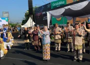 Ribuan Warga Ikut Pawai Budaya Tari Ngigel, Meriahkan HUT ke-343 Kota Bandar Lampung