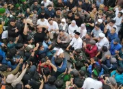 Momen Gubernur Lampung, DPRD, Kapolda, dan Pangdam Duduk Bersama Ribuan Mahasiswa di Jalanan