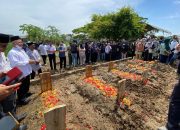Suasana Haru Selimuti Pemakaman Lima Jasad Satu Keluarga di Indramayu Korban Pembunuhan